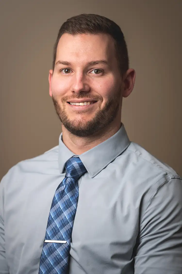 Headshot image of Dr Brandon Saraceno